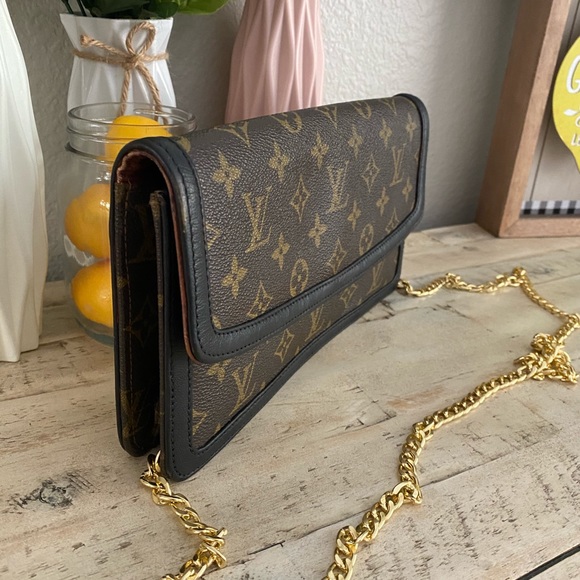 SOLD Auth Louis Vuitton Crossbody - Picture 2 of 12